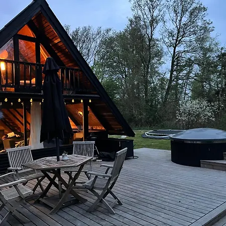 بيت للعطل Authentic Wooden Summer House *