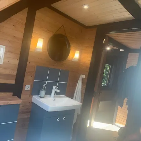 Authentic Wooden Summer House بيت للعطل *